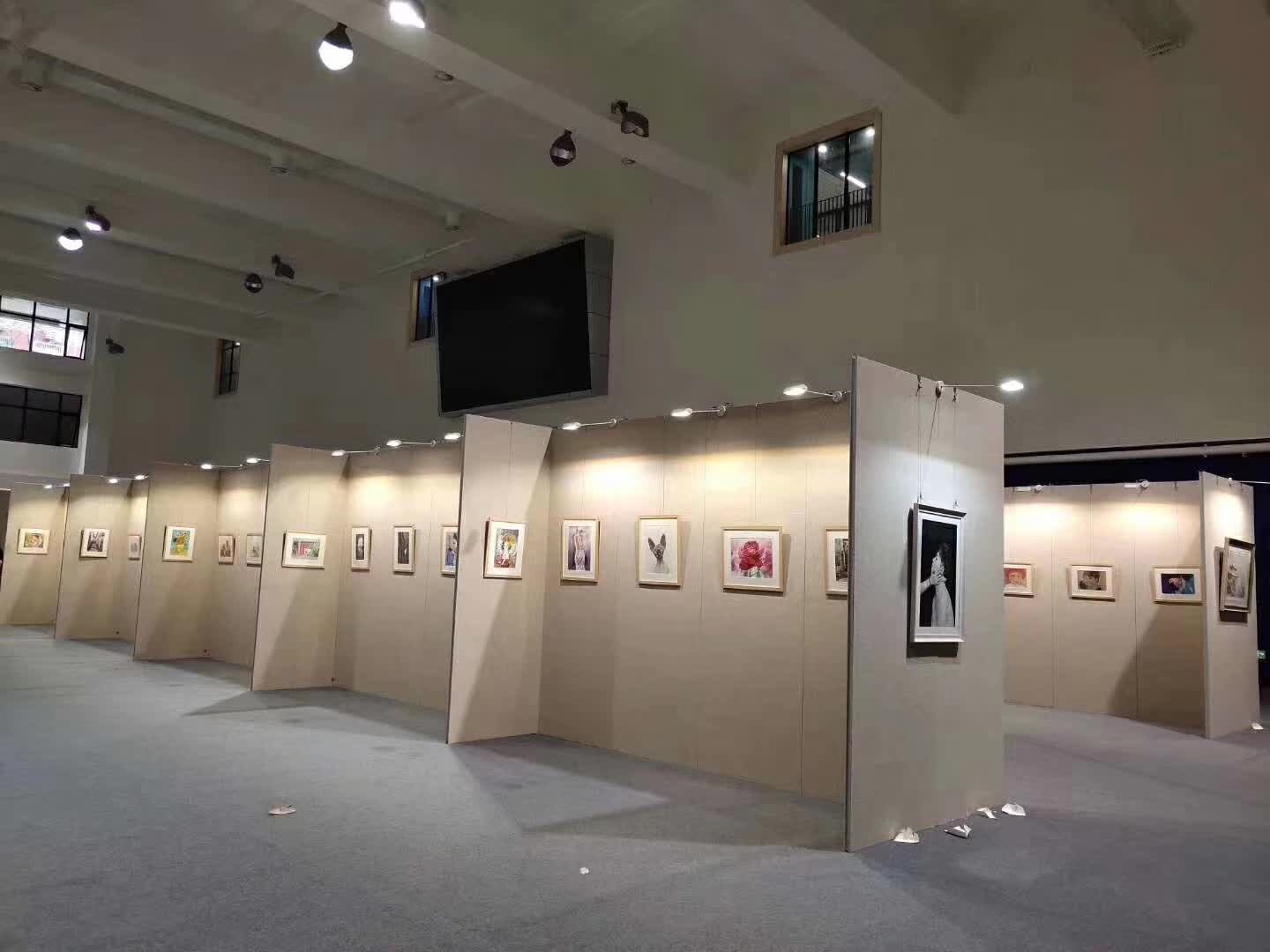 無(wú)縫展板